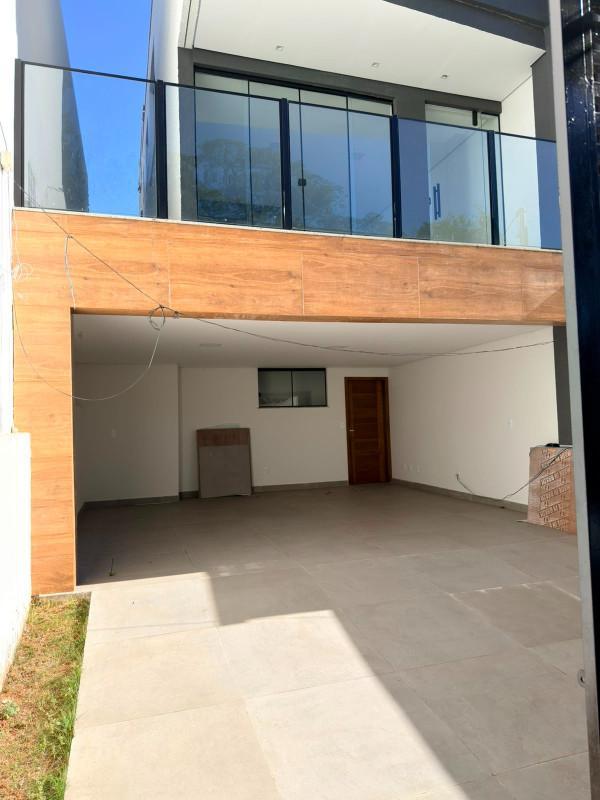 Casa, Planalto, 3 Quartos, 4 Vagas, 2 Suítes