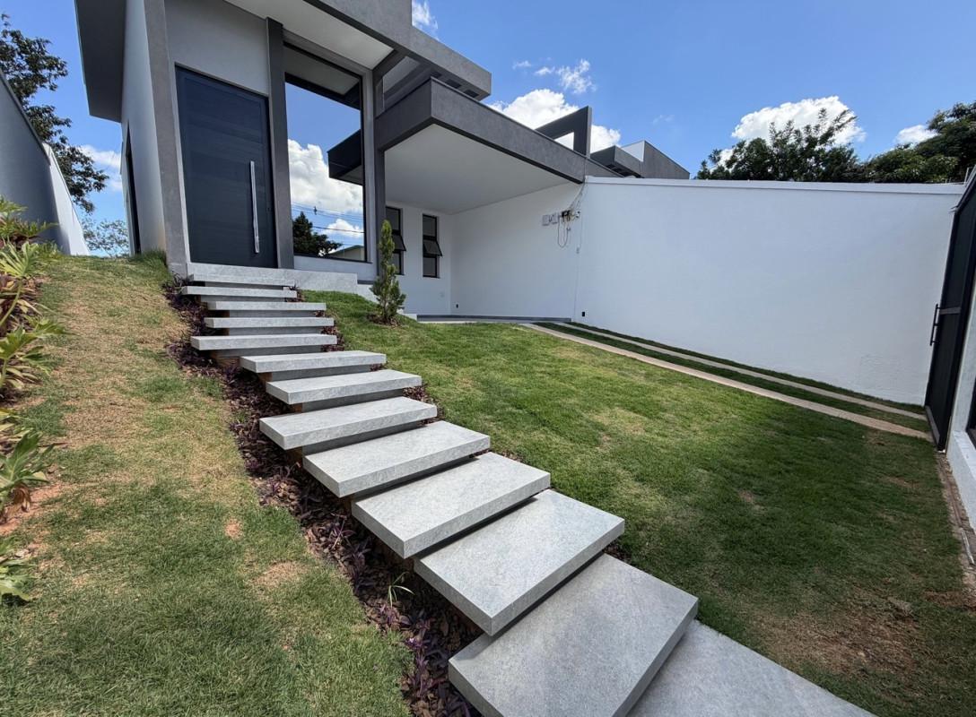 Casa, Trevo, 4 Quartos, 3 Vagas, 3 Suítes