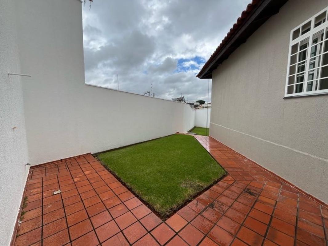 Casa, Centro, 3 Quartos, 0 Vaga, 1 Suíte