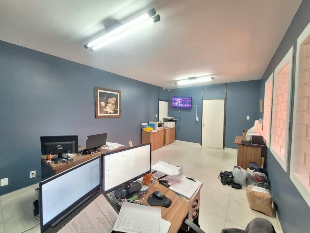 Casa Comercial, Floresta, 5 Quartos, 4 Vagas, 1 Suíte