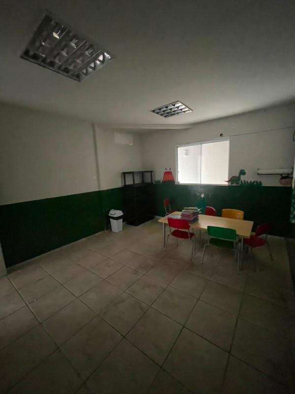 Casa Comercial, Candelária, 4 Quartos, 0 Vaga, 1 Suíte