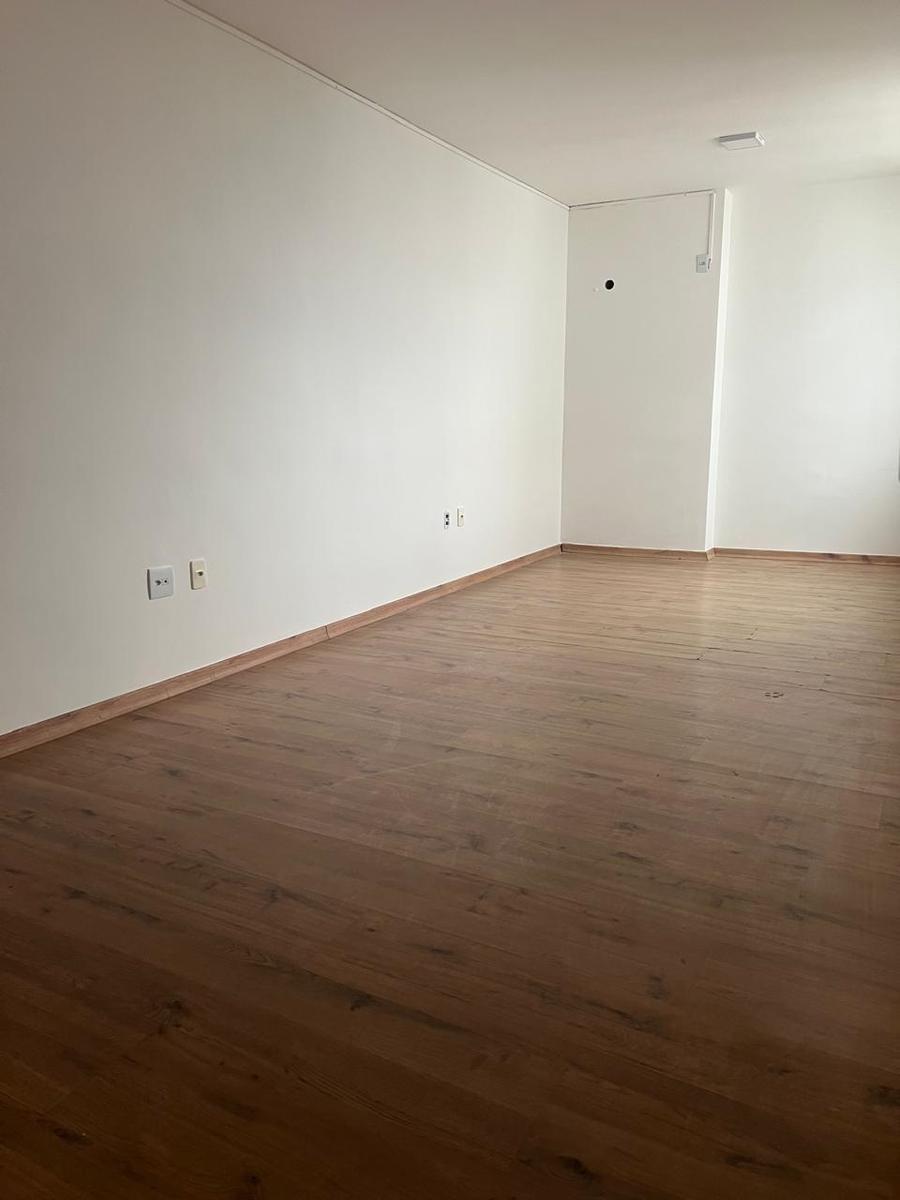 Sala, Santa Lúcia, 1 Vaga