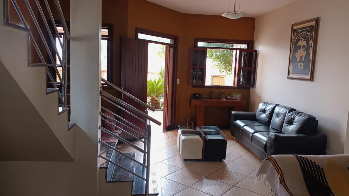 Casa, Colonial, 6 Quartos, 8 Vagas, 1 Suíte