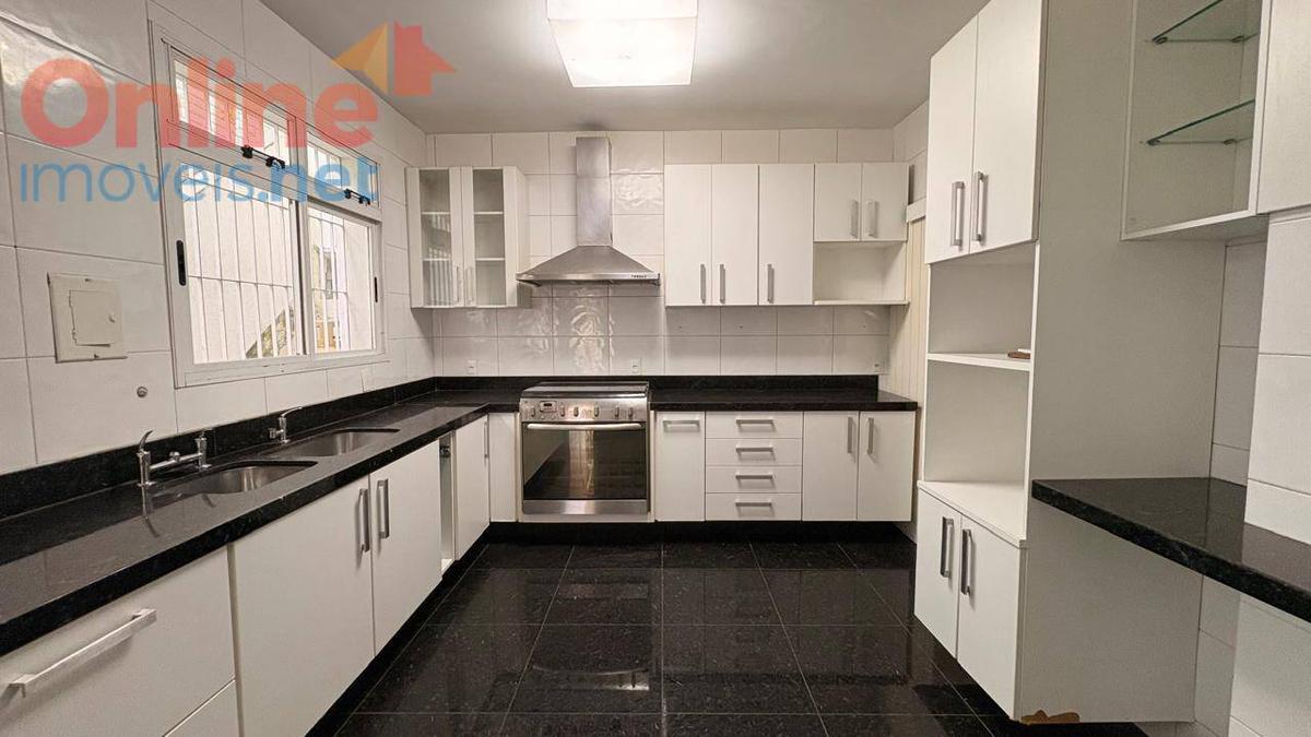 Casa, Vila Paris, 4 Quartos, 0 Vaga, 2 Suítes