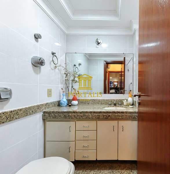 Apartamento, Funcionários, 4 Quartos, 2 Vagas, 1 Suíte
