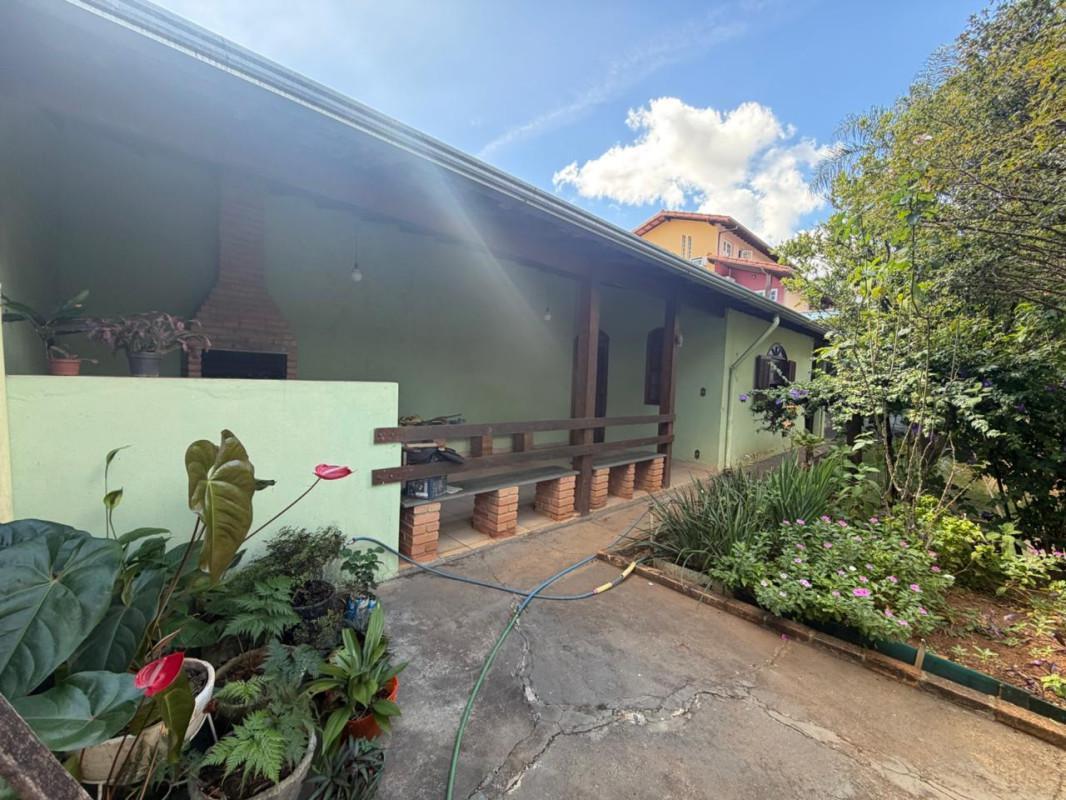 Casa, Castelo, 3 Quartos, 8 Vagas, 1 Suíte