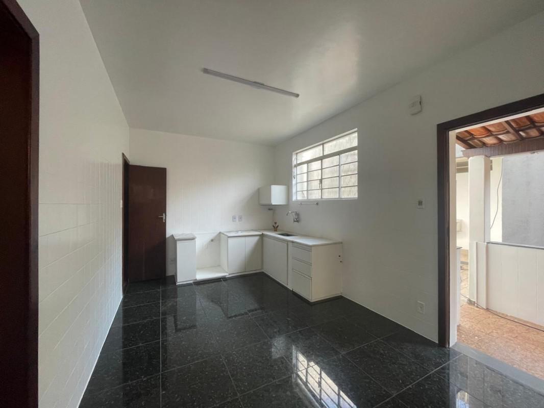 Casa, Floresta, 5 Quartos, 4 Vagas, 1 Suíte