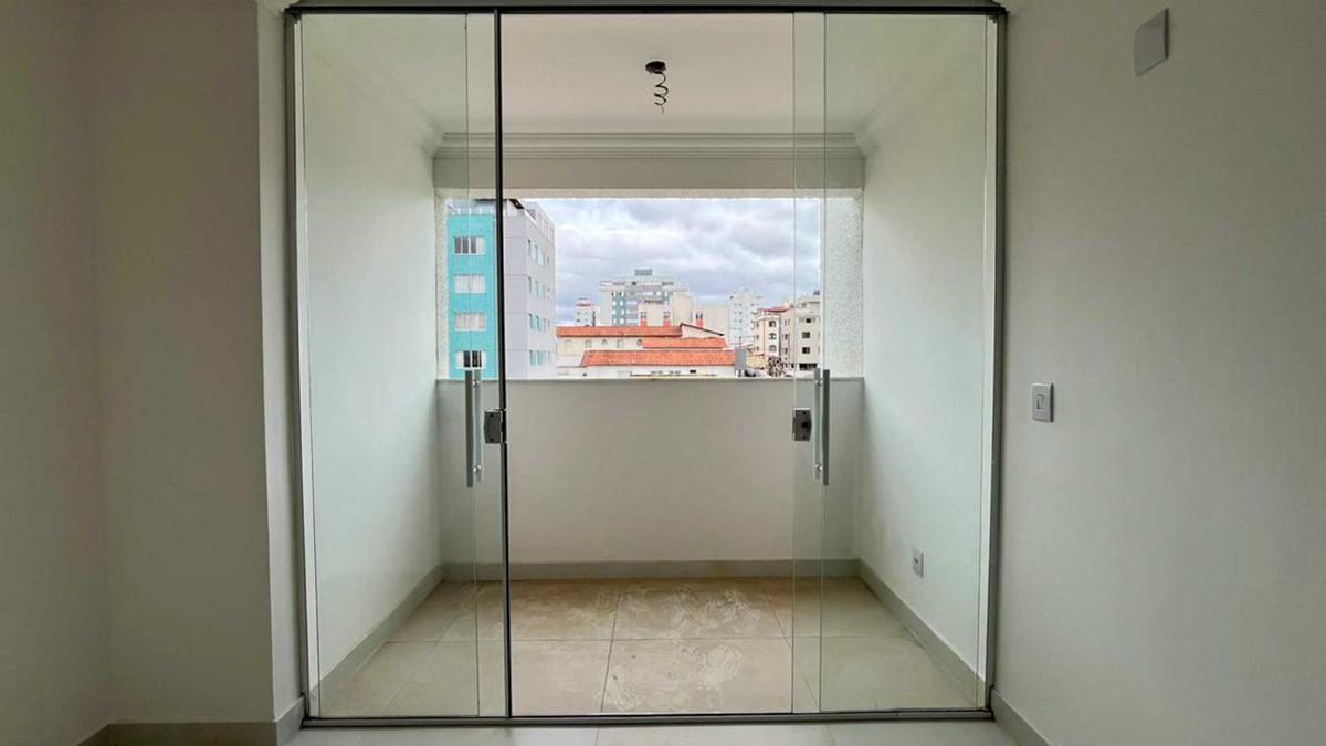 Apartamento, Sagrada Família, 3 Quartos, 2 Vagas, 1 Suíte