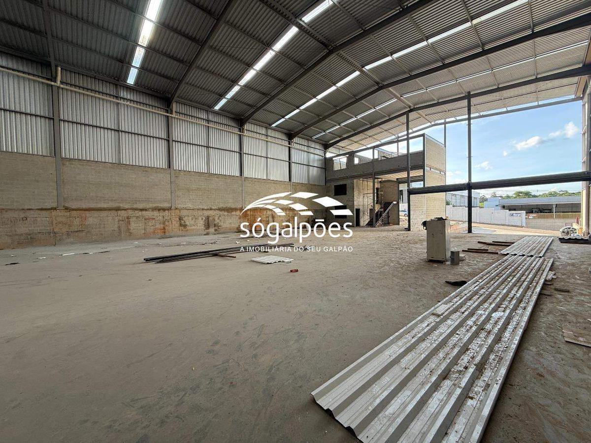 Galpão, Bandeirinhas, 5 Vagas