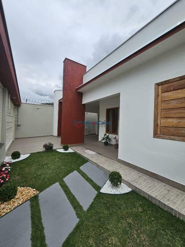 Casa, Quitandinha, 3 Quartos, 2 Vagas, 1 Suíte