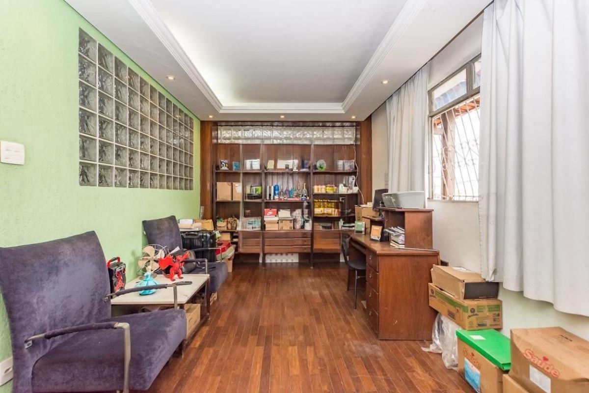 Casa, João Pinheiro, 5 Quartos, 4 Vagas, 1 Suíte