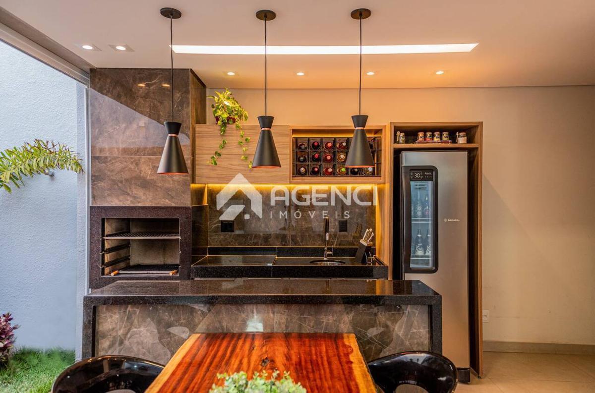 Casa, Cabral, 3 Quartos, 0 Vaga, 1 Suíte