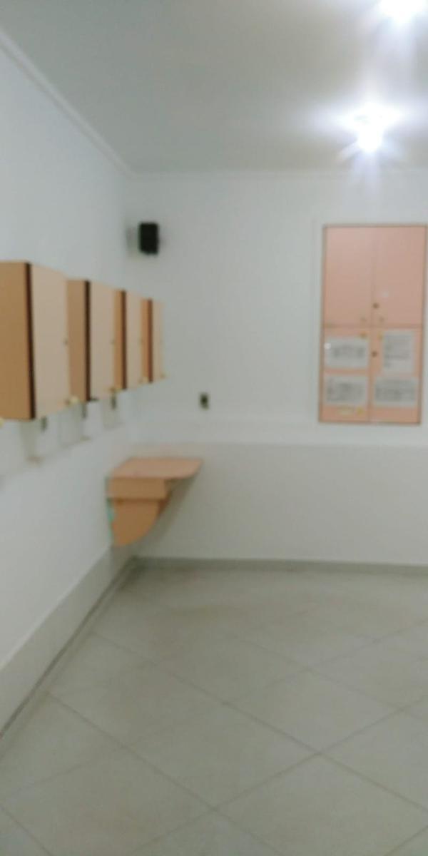 Casa Comercial, Funcionários, 0 Quarto, 10 Vagas