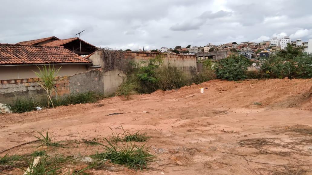 Lote, Vale das Amendoeiras, 0 Quarto, 0 Vaga