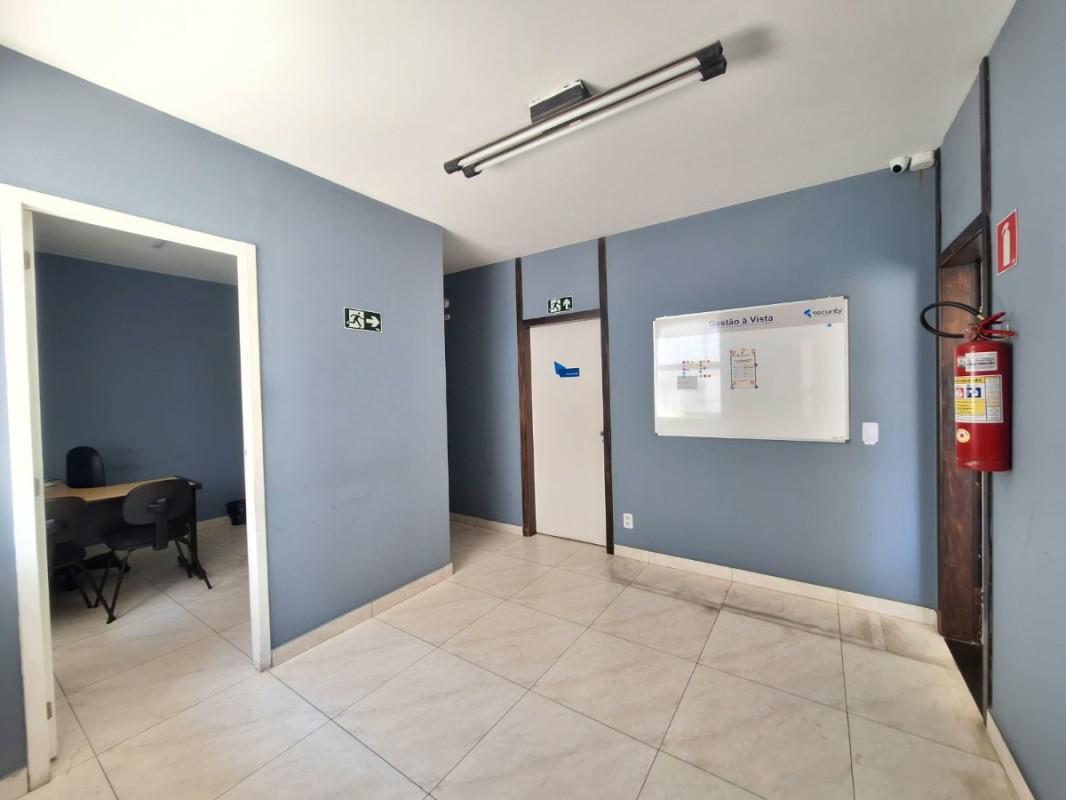 Casa Comercial, Floresta, 5 Quartos, 4 Vagas, 1 Suíte