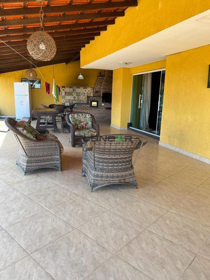 Casa, Solar do Madeira, 3 Quartos, 8 Vagas, 2 Suítes
