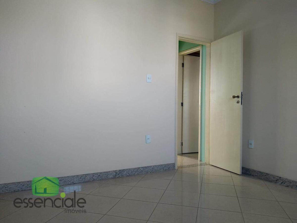 Casa, Angola, 3 Quartos, 4 Vagas, 1 Suíte