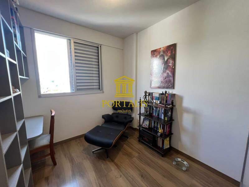 Apartamento, Sagrada Família, 3 Quartos, 2 Vagas, 1 Suíte