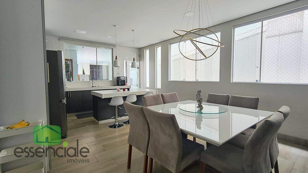 Casa, Europa, 3 Quartos, 4 Vagas, 1 Suíte