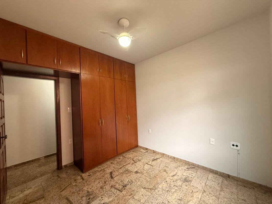 Casa, Sagrada Família, 4 Quartos, 2 Vagas, 1 Suíte
