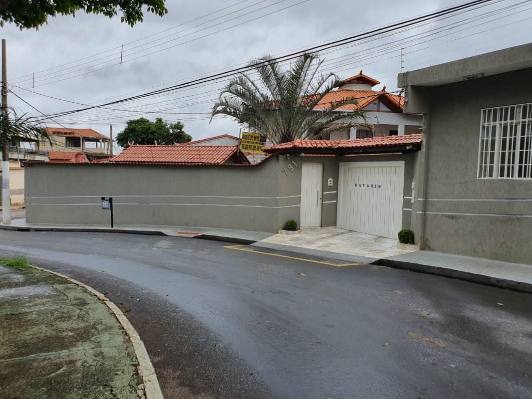 Casa, Milionários, 4 Quartos, 3 Vagas, 1 Suíte