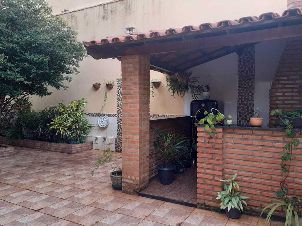 Casa, Casa Branca, 4 Quartos, 9 Vagas, 1 Suíte