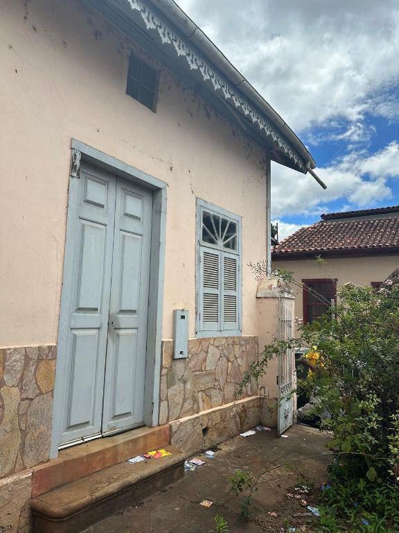 Casa, Centro, 6 Quartos, 0 Vaga