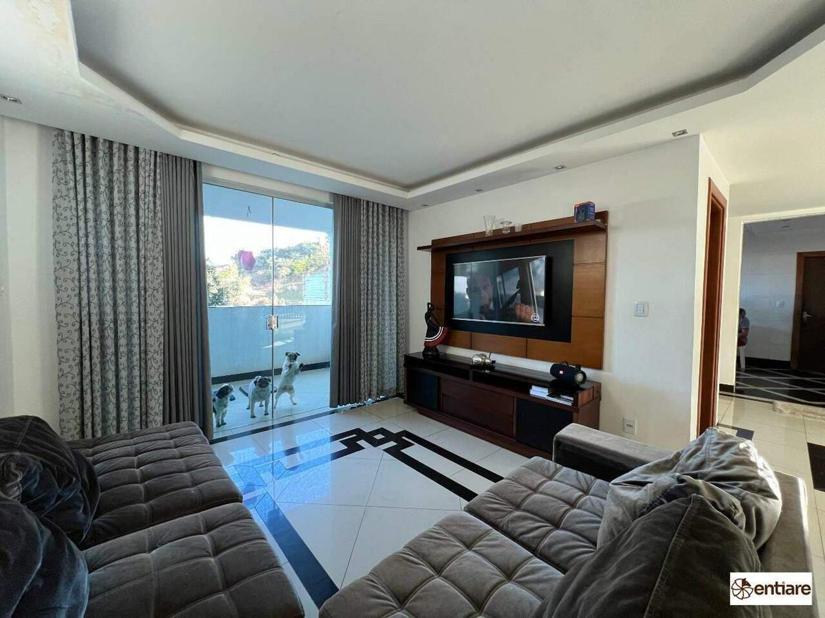 Casa, Cabral, 3 Quartos, 4 Vagas, 1 Suíte