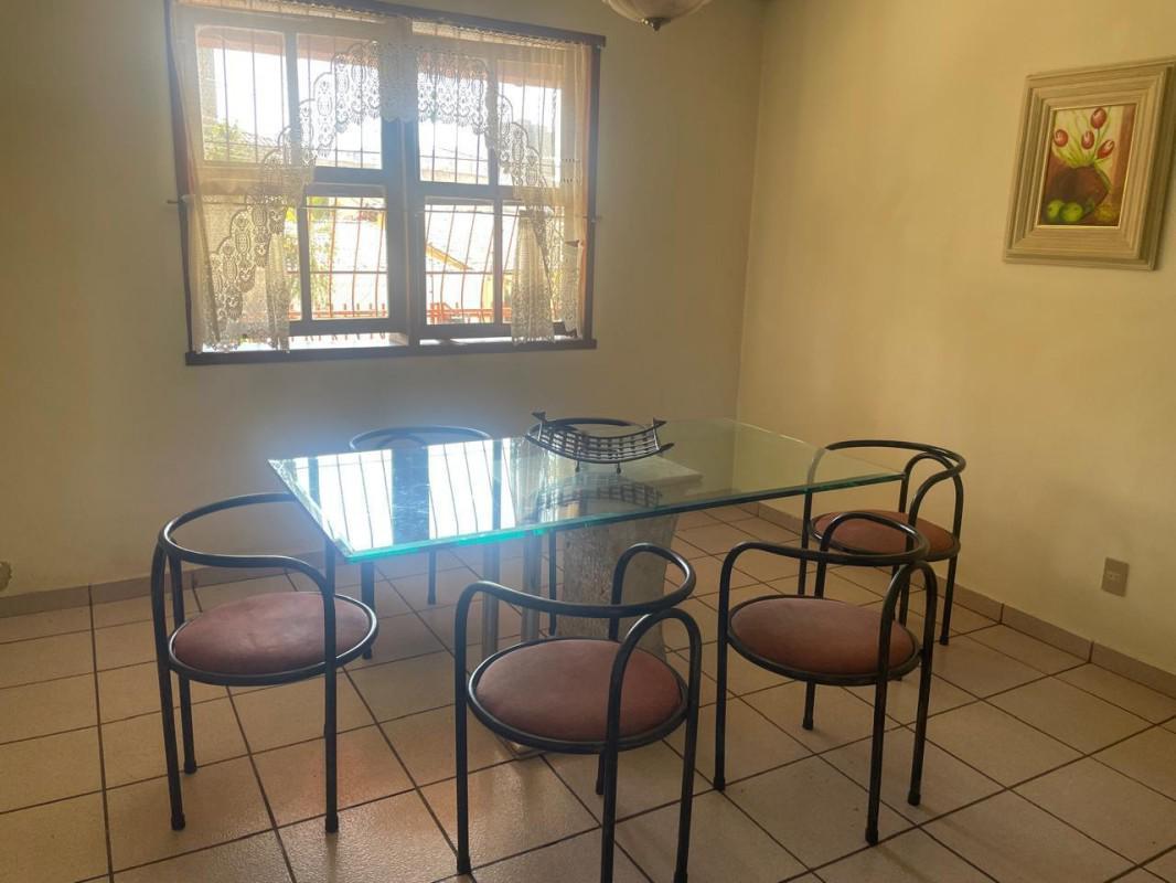 Casa, Castelo, 4 Quartos, 6 Vagas, 2 Suítes