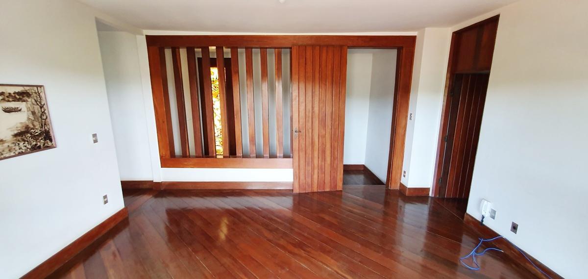 Casa, Centro, 3 Quartos, 6 Vagas, 1 Suíte