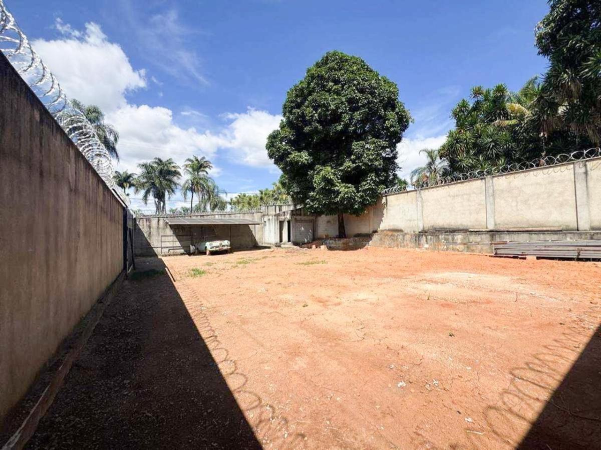 Lote, Braúnas, 0 Quarto, 1 Vaga