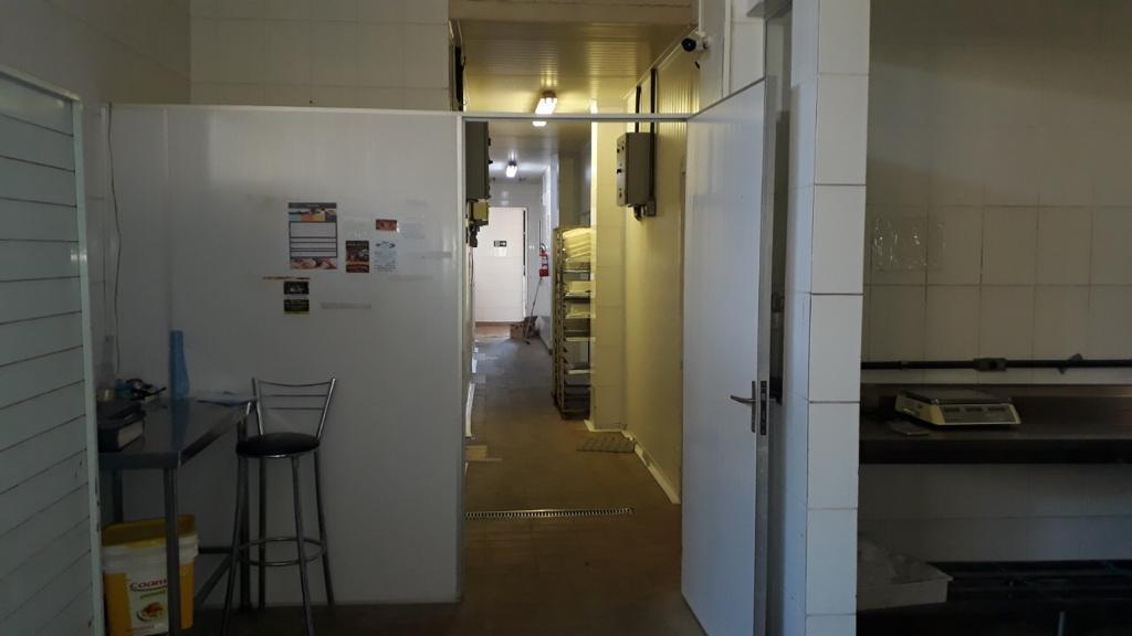 Prédio, Cabral, 0 Quarto, 0 Vaga
