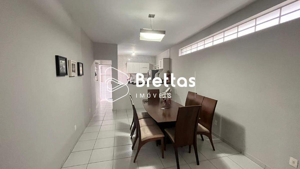 Casa, Centro, 2 Quartos, 2 Vagas, 2 Suítes