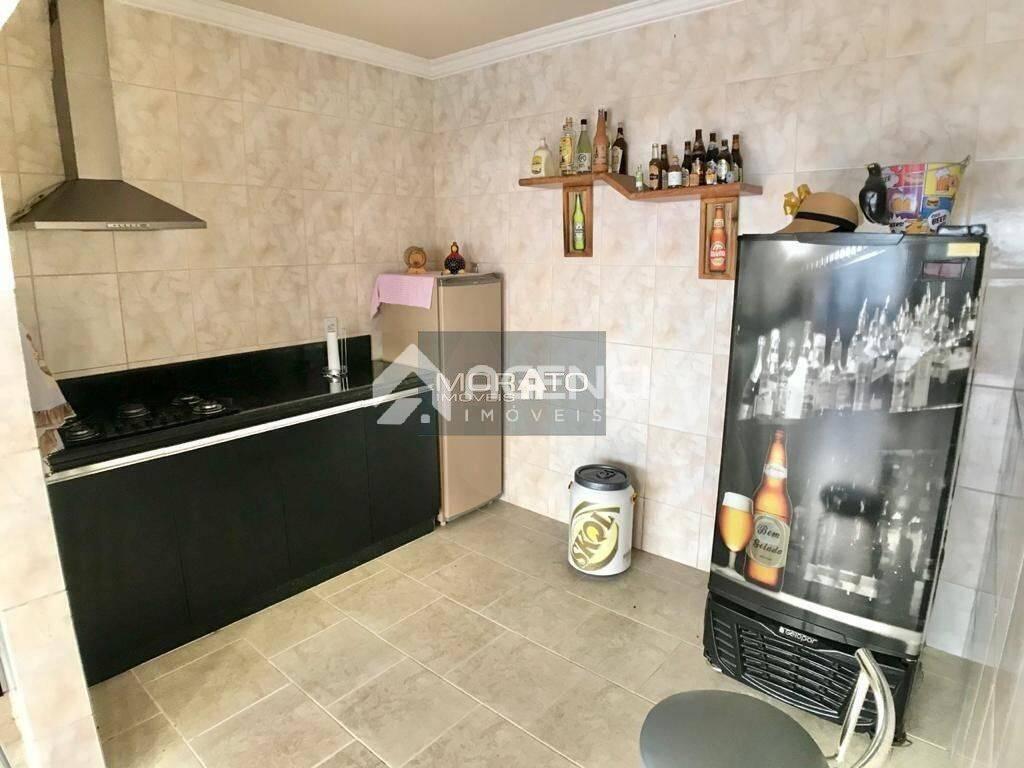 Casa, Castelo, 4 Quartos, 0 Vaga, 1 Suíte