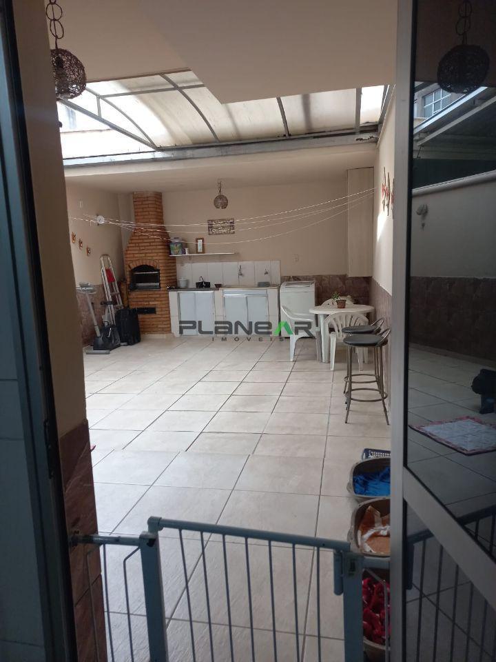 Casa, Santa Cruz Industrial, 3 Quartos, 2 Vagas, 1 Suíte