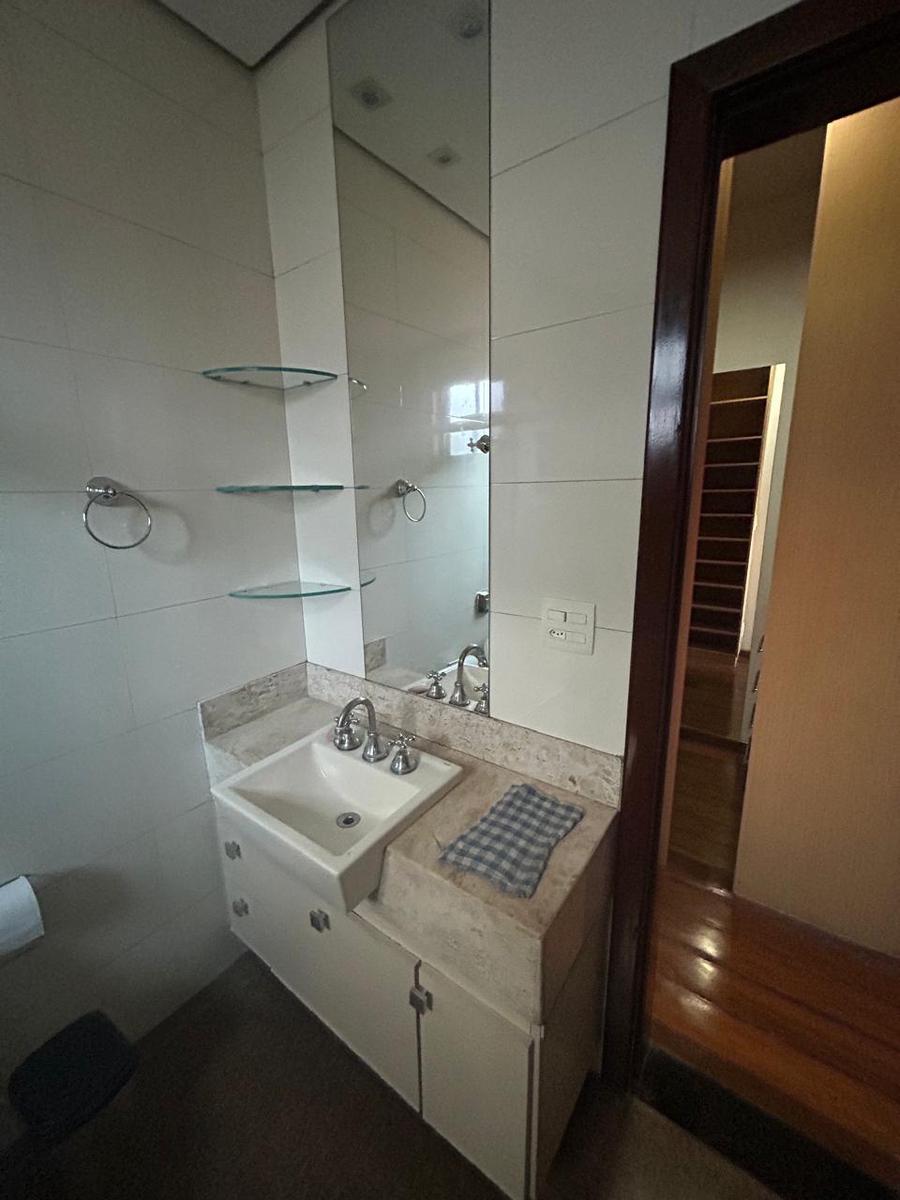 Casa, Castelo, 4 Quartos, 2 Vagas, 1 Suíte