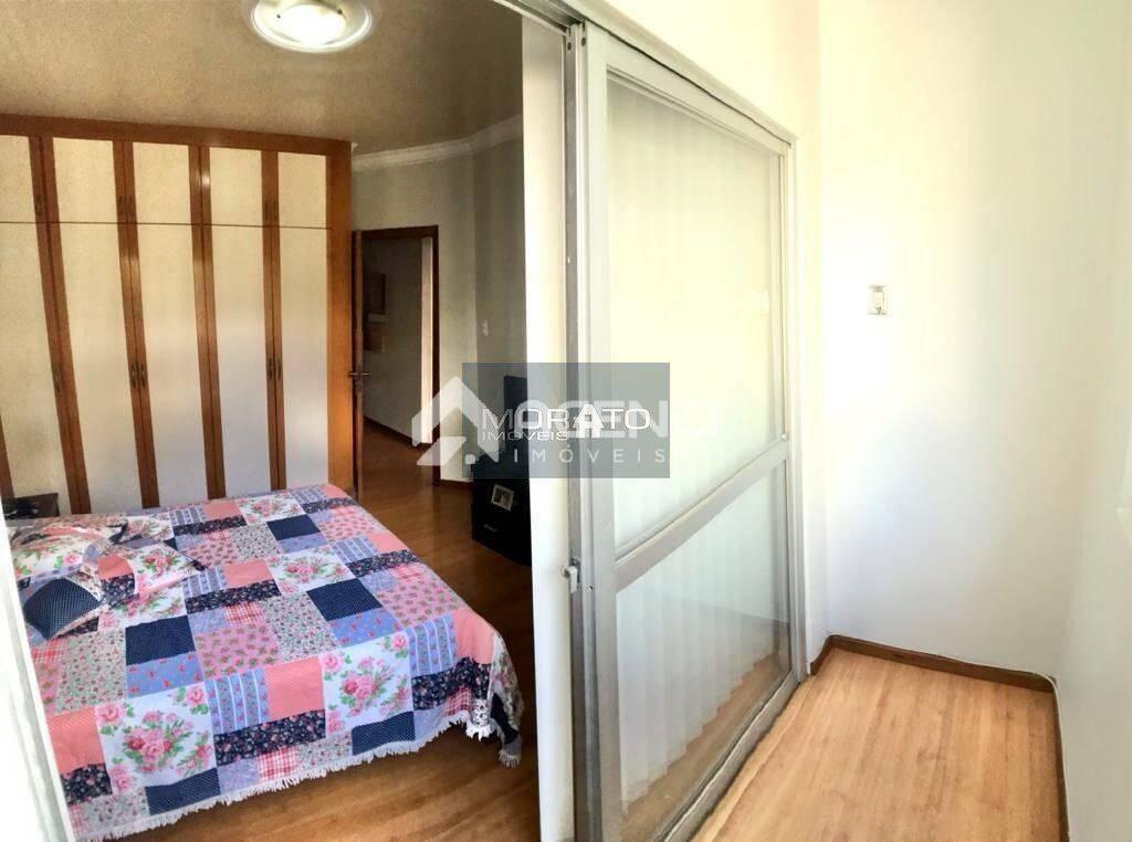 Casa, Castelo, 4 Quartos, 0 Vaga, 1 Suíte