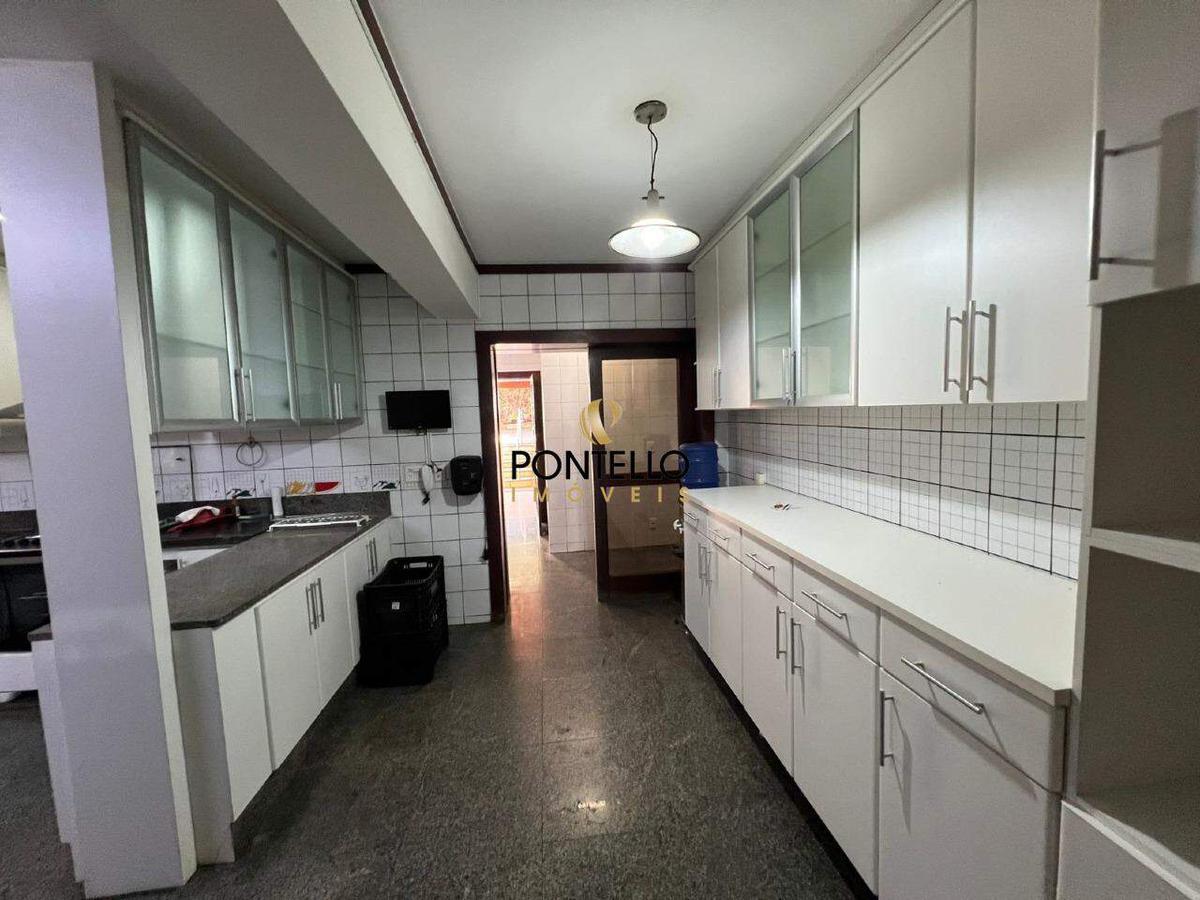 Casa, Centro, 7 Quartos, 0 Vaga, 3 Suítes