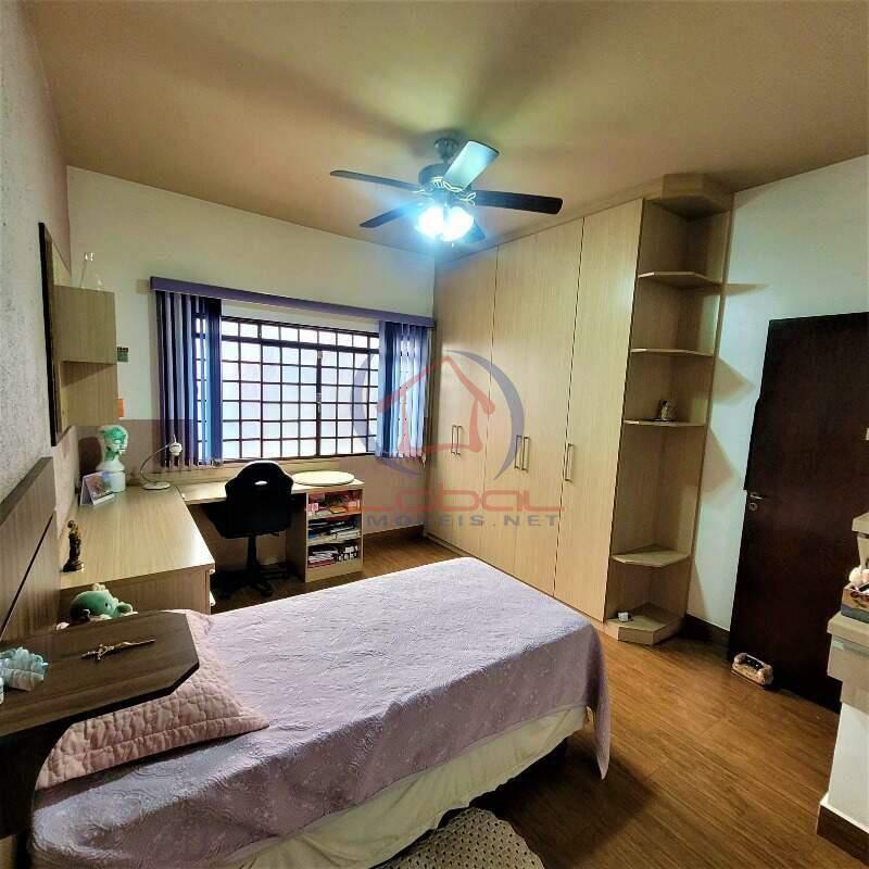 Casa, Castelo, 4 Quartos, 5 Vagas, 1 Suíte