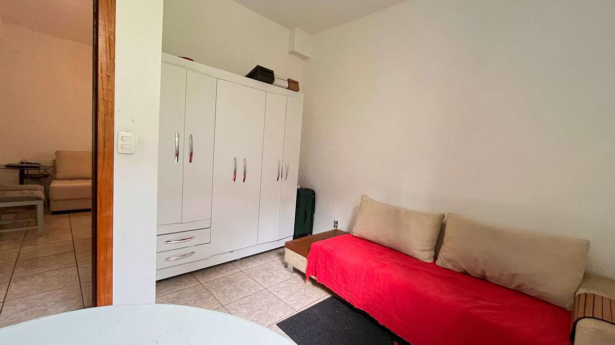 Casa, Buritis, 5 Quartos, 0 Vaga, 1 Suíte