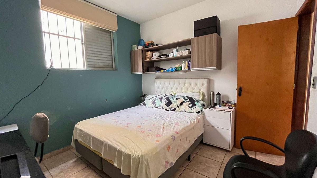 Casa, Buritis, 5 Quartos, 0 Vaga, 1 Suíte