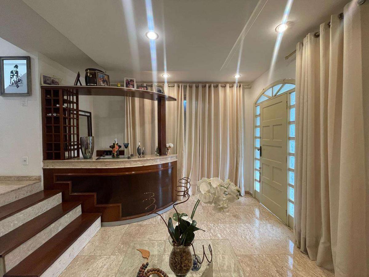 Casa, Santa Lúcia, 5 Quartos, 4 Vagas, 1 Suíte
