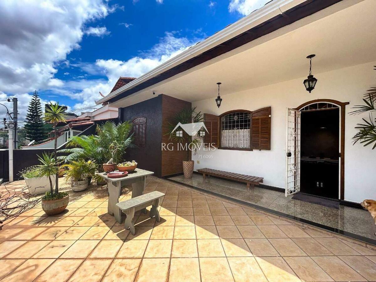 Casa, Barreiro, 3 Quartos, 4 Vagas, 1 Suíte
