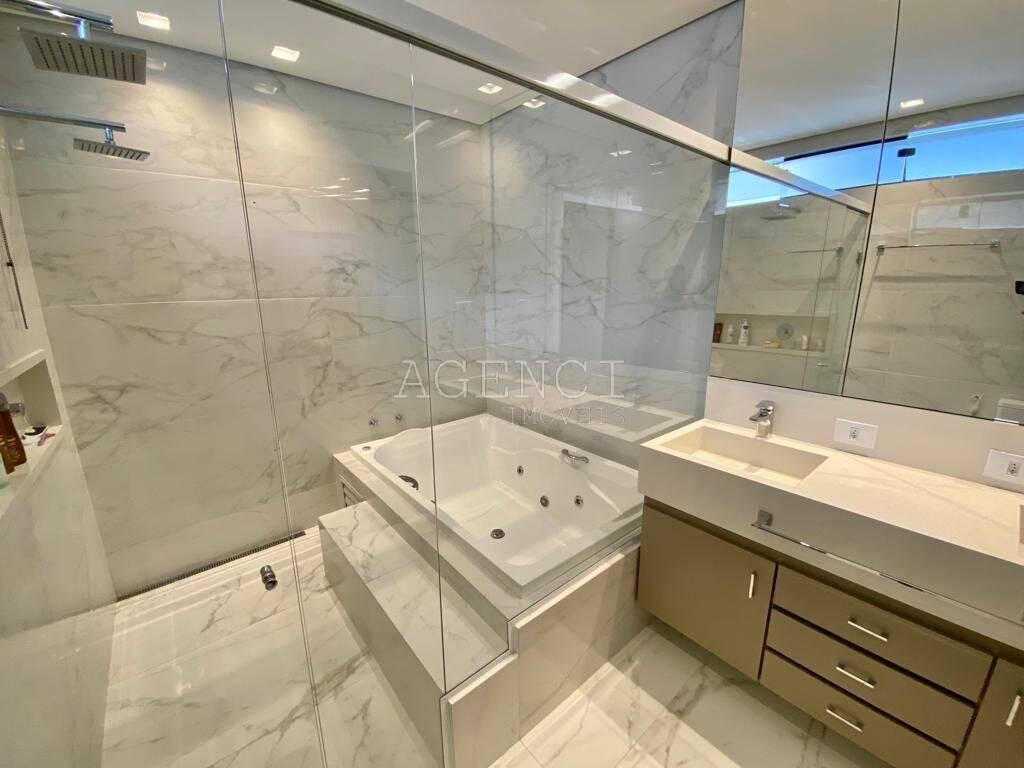 Casa, Castelo, 5 Quartos, 0 Vaga, 5 Suítes