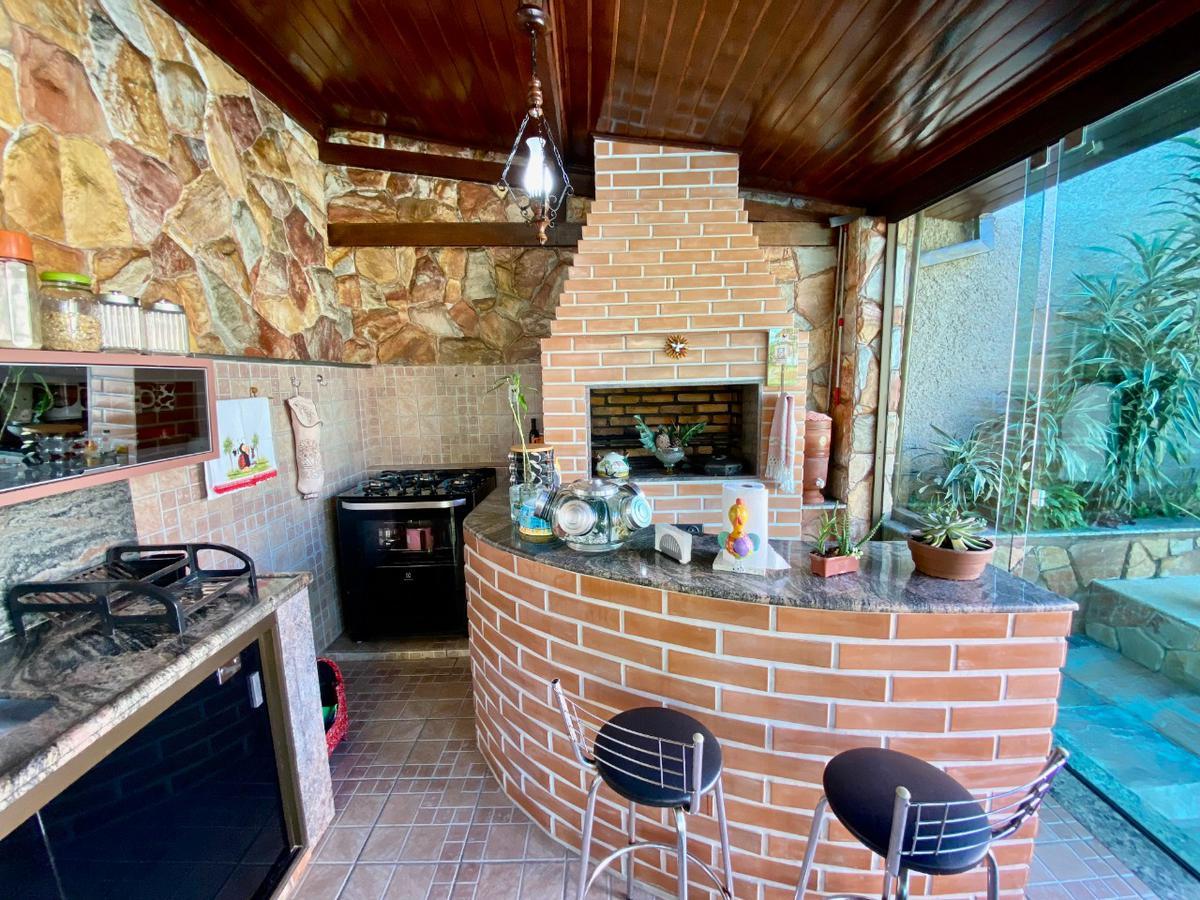 Casa, Santa Branca, 3 Quartos, 4 Vagas, 1 Suíte