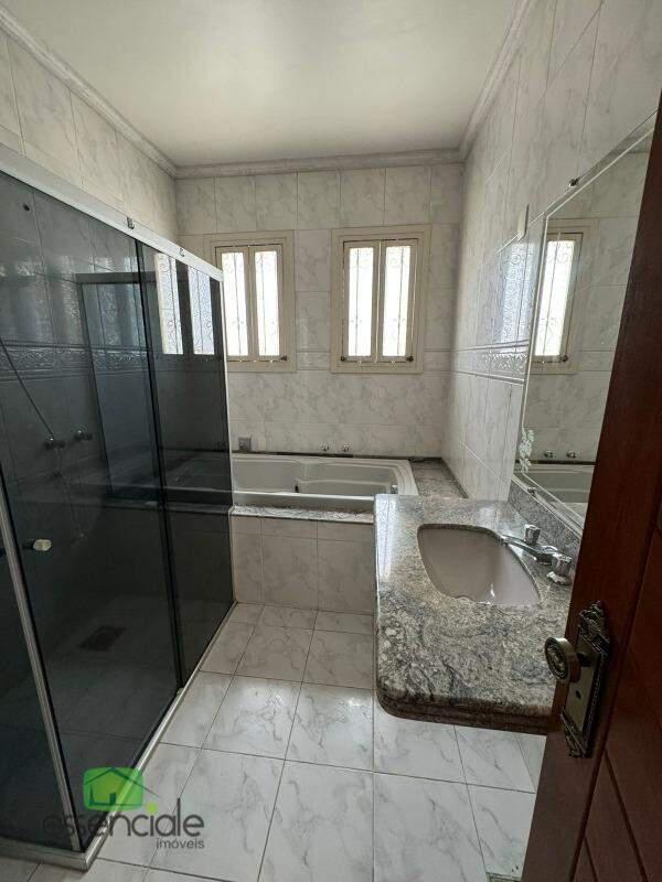 Casa, Três Barras, 4 Quartos, 7 Vagas, 1 Suíte