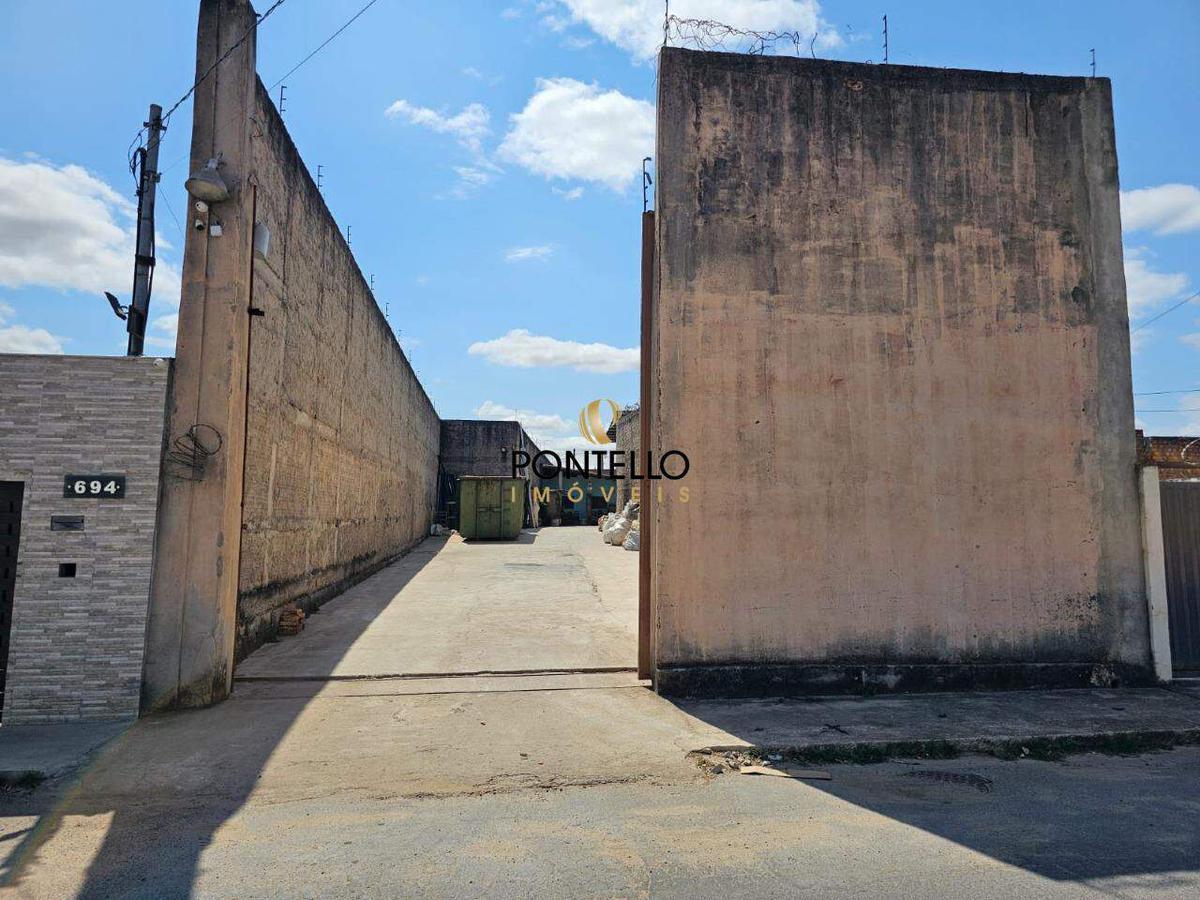 Galpão, São Francisco de Assis, 0 Quarto, 30 Vagas