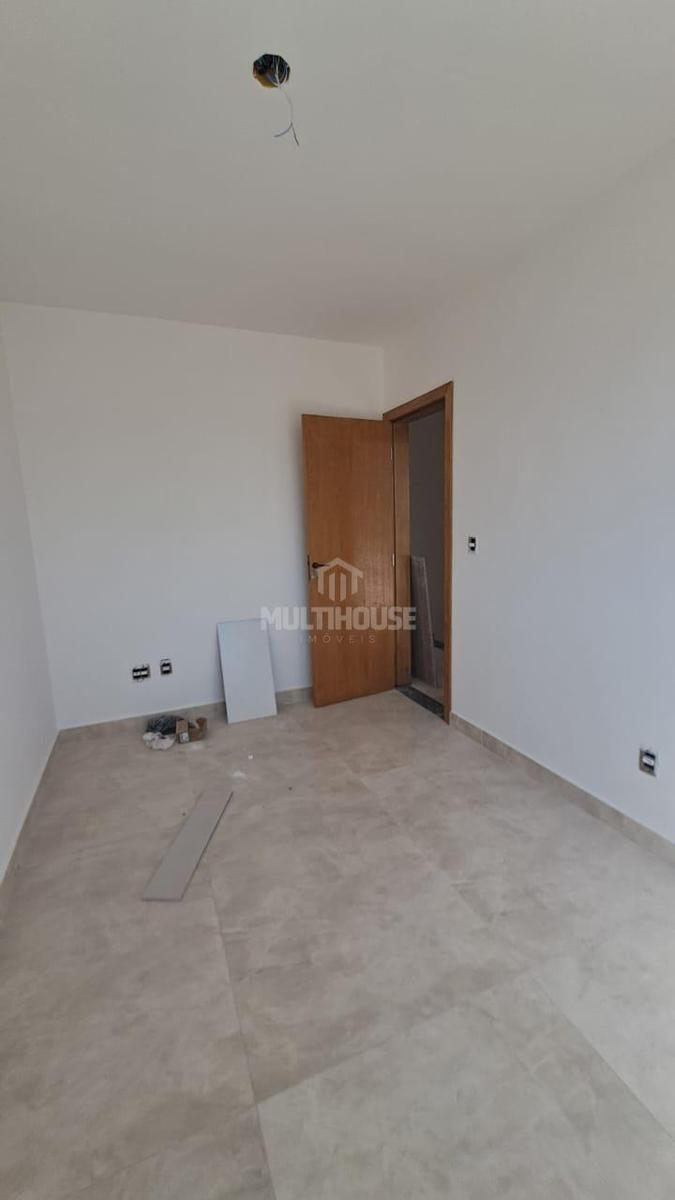 Casa, Santa Branca, 3 Quartos, 4 Vagas, 1 Suíte