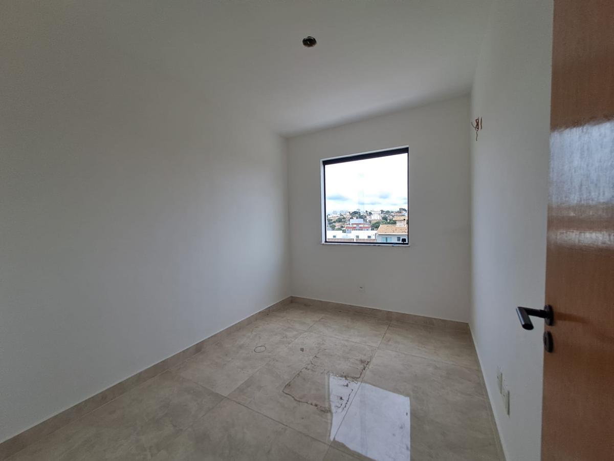 Casa, Santa Branca, 3 Quartos, 4 Vagas, 1 Suíte