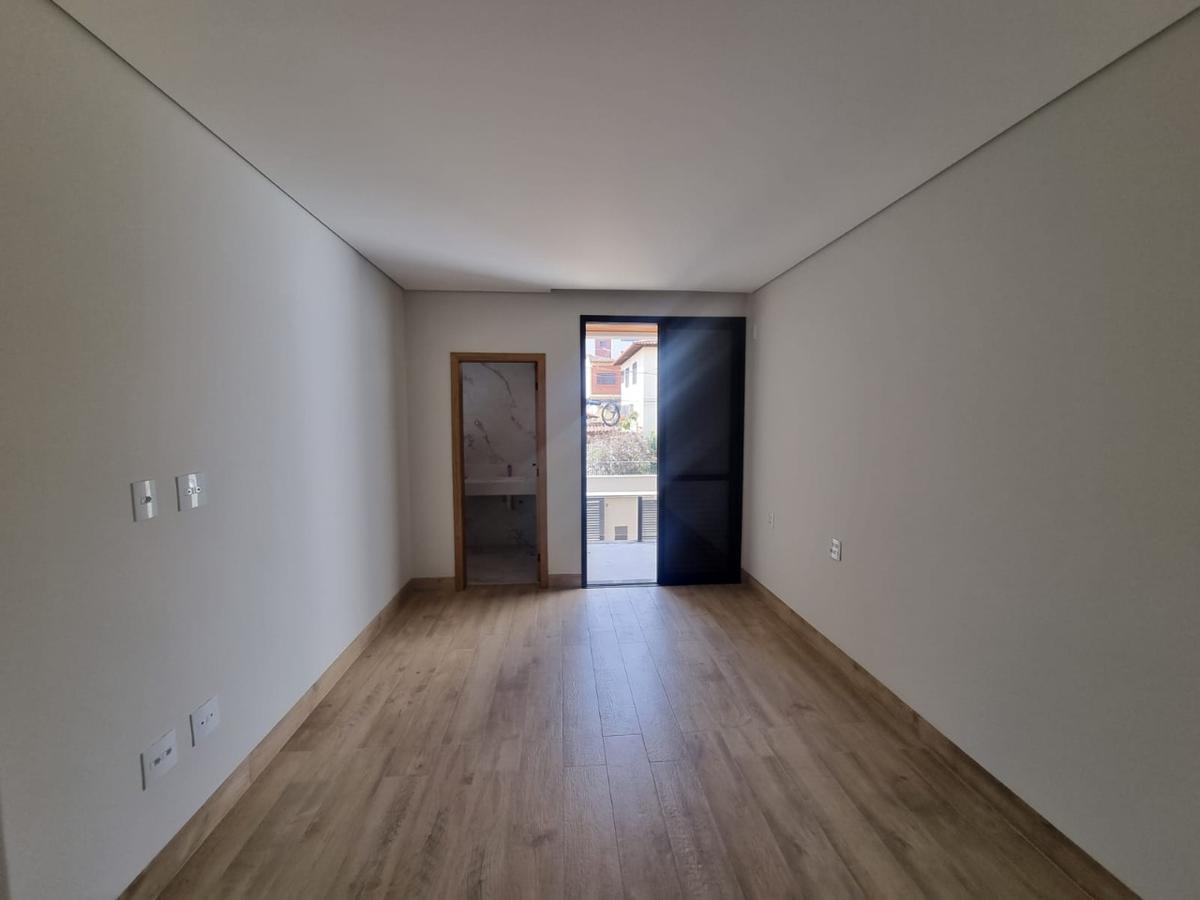 Casa, Jaraguá, 4 Quartos, 4 Vagas, 1 Suíte